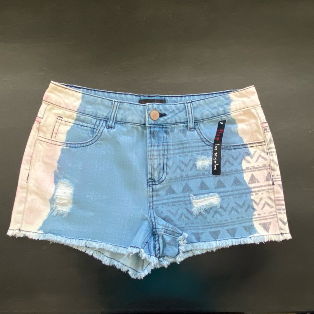 Fire Los Angeles Distressed Jean
Shorts Juniors Sz9 Pink & White
Aztec Pattern